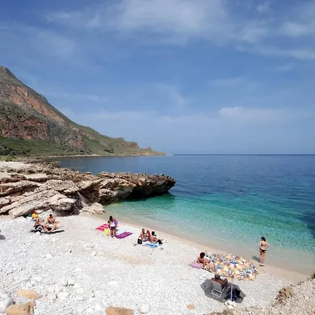 Gheta Presso Riserva Orientata Monte Cofano * Кастеллуццо